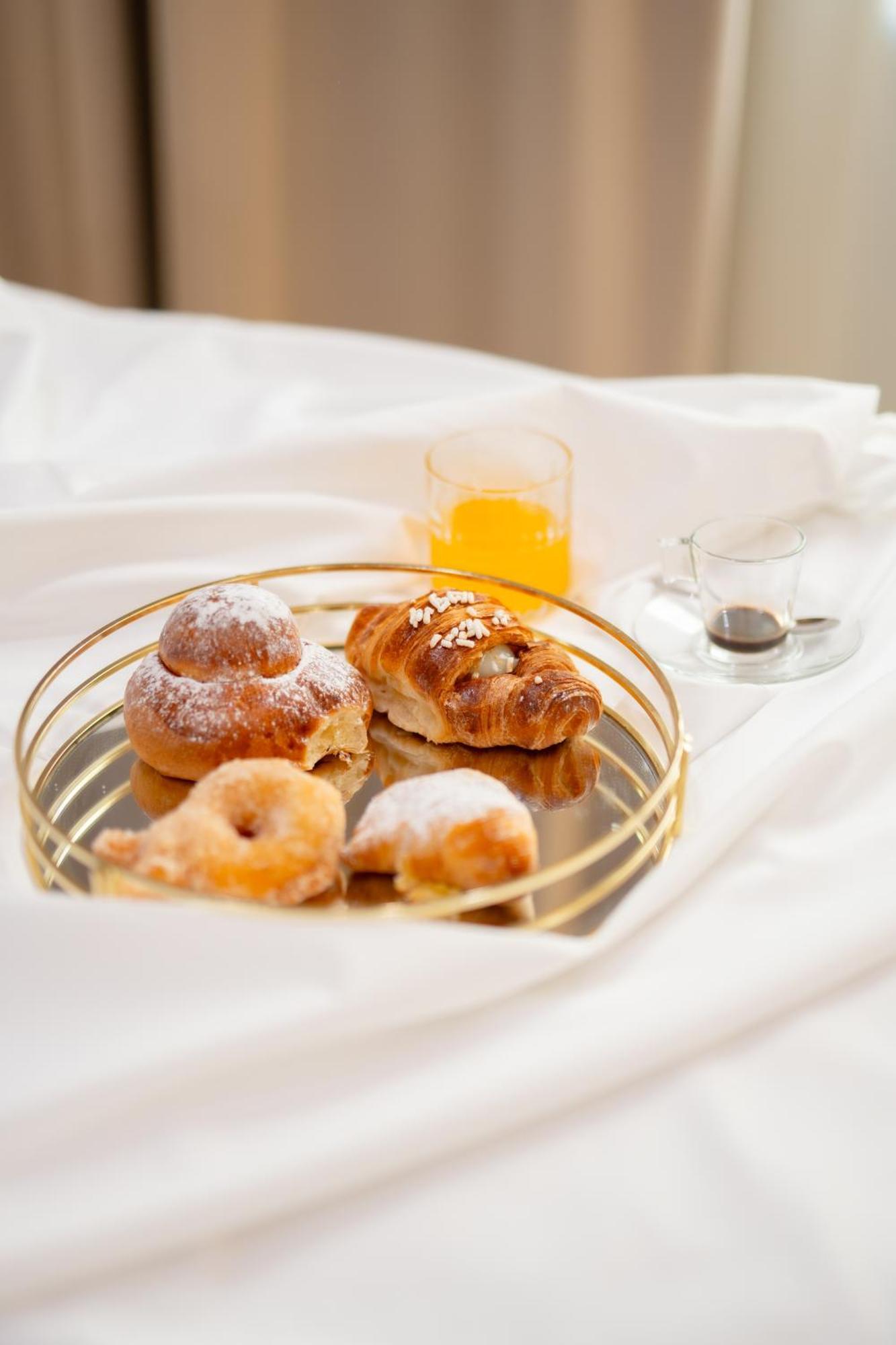 Piezz' E Sole Hotel Napoli Ngoại thất bức ảnh