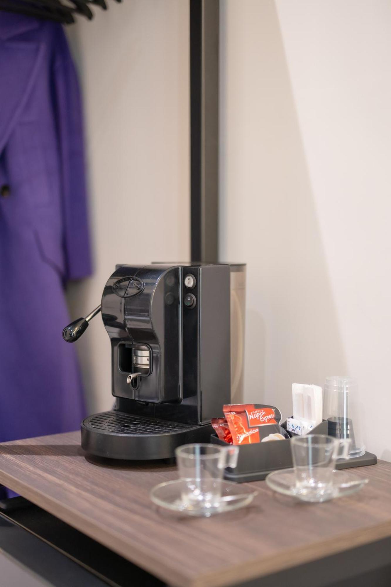 Piezz' E Sole Hotel Napoli Ngoại thất bức ảnh